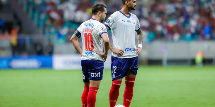 Jogadores do Bahia durante jogo da Pré-Libertadores