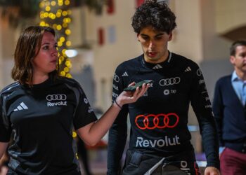 Gabriel Bortoleto no paddock