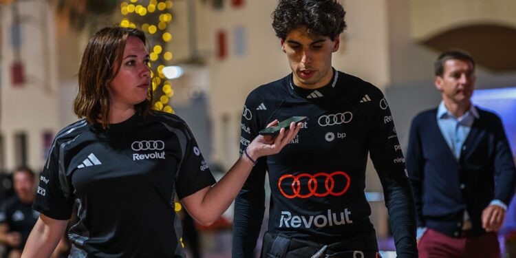 Gabriel Bortoleto no paddock