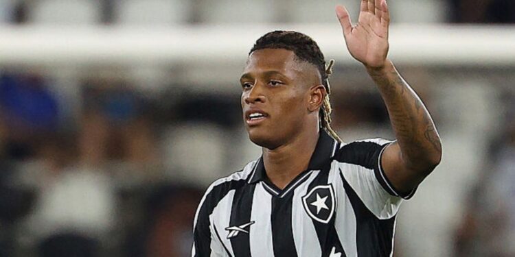 Danilo durante jogo do Botafogo