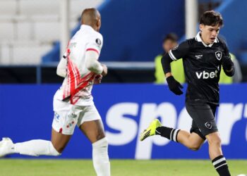 Lance do jogo entre Nacional Potosí e Botafogo