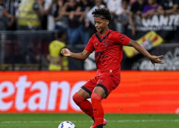 Zé Lucas entra na mira do Botafogo