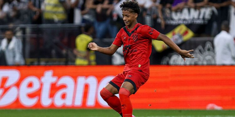 Zé Lucas entra na mira do Botafogo