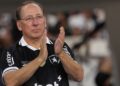 Foto de John Textor, acionista majoritário da SAF do Botafogo