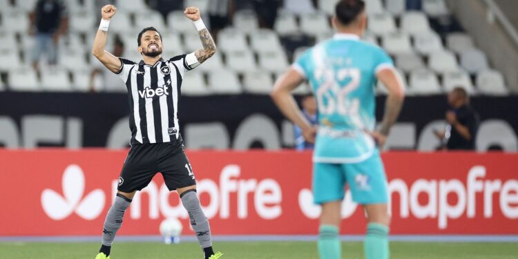 Alex Telles comemorando gol pelo Botafogo