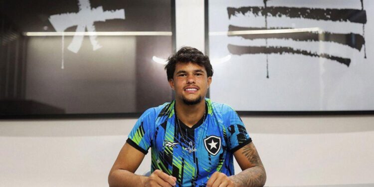 Bruno Samudio assina com o Botafogo