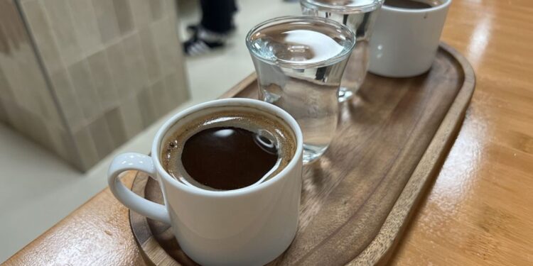 Foto de café em uma bandeja