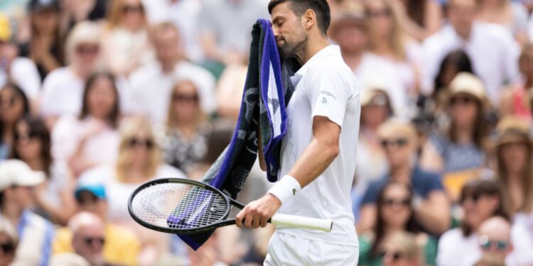 Djokovic durante jogo de tênis