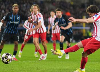 Lance do jogo entre Club Brugge e Atlético de Madrid