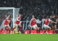 Jogadoras do Arsenal comemorando gol contra o Corinthians