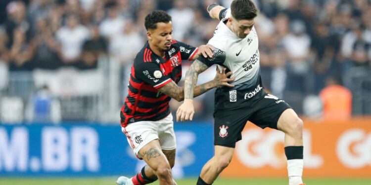 Allan durante jogo contra o Corinthians em 2024