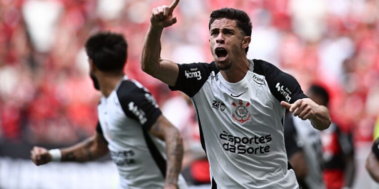 Gabriel Paulista comemorando gol do Corinthians contra o Flamengo