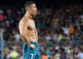 Cristiano Ronaldo comemorando gol sem camisa