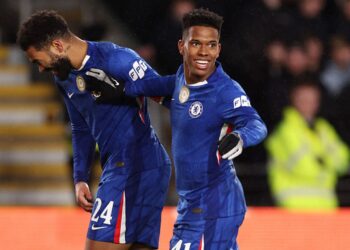 Estêvão comemorando gol