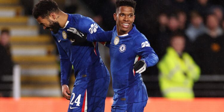 Estêvão comemorando gol