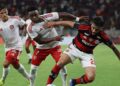 Lance do jogo entre Flamengo e Internacional