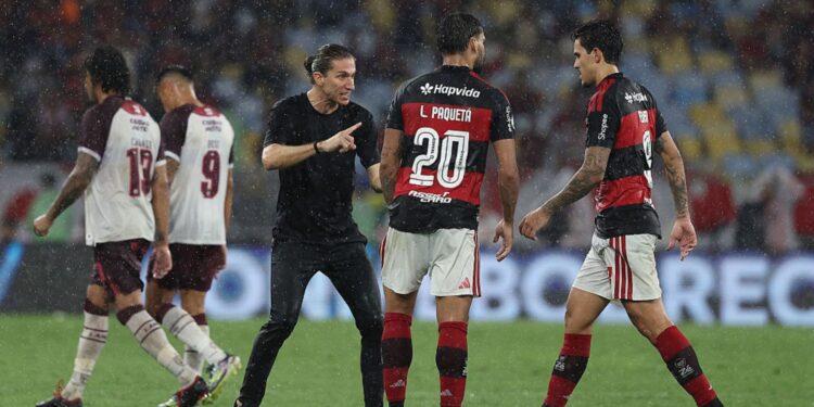 Lance do jogo entre Flamengo e Lanús