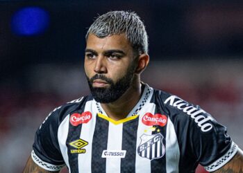 Gabigol durante jogo contra o São Paulo