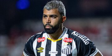 Gabigol durante jogo contra o São Paulo