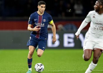 Hakimi durante jogo do PSG