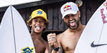 Italo Ferreira ao lado de Saymon Rocha