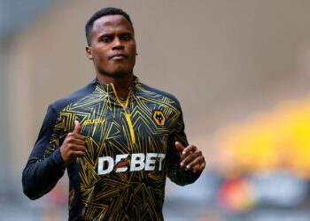 Jhon Arias durante aquecimento