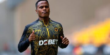 Jhon Arias durante aquecimento