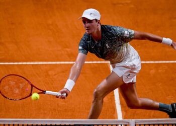 João Fonseca em ação antes de estrear no Rio Open