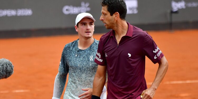João Fonseca e Marcelo Melo em ação na semifinal do Rio Open
