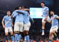 Jogadores do Manchester City comemorando gol