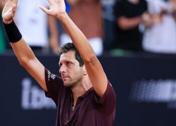 Marcelo Melo agradecendo