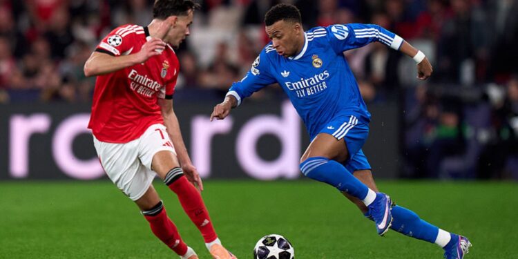 Mbappé durante jogo de ida contra o Benfica