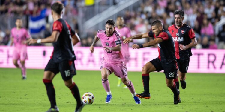 Messi durante amistoso contra o Newell’s Old Boys em 2024