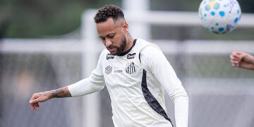 Neymar está treinando normalmente com o elenco