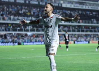 Neymar comemorando gol pelo Santos