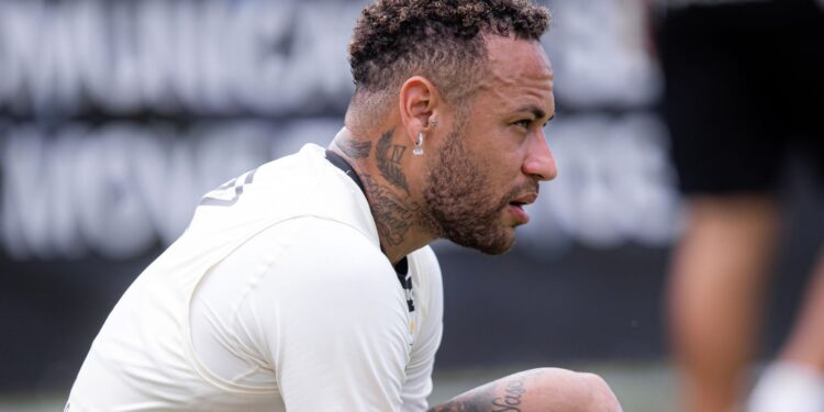 Neymar durante treino do Santos