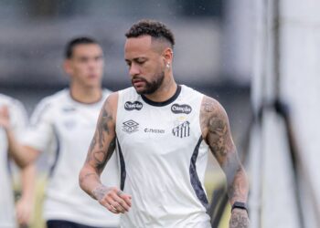 Neymar durante treino do Santos antes do clássico contra o São Paulo pelo Brasileirão