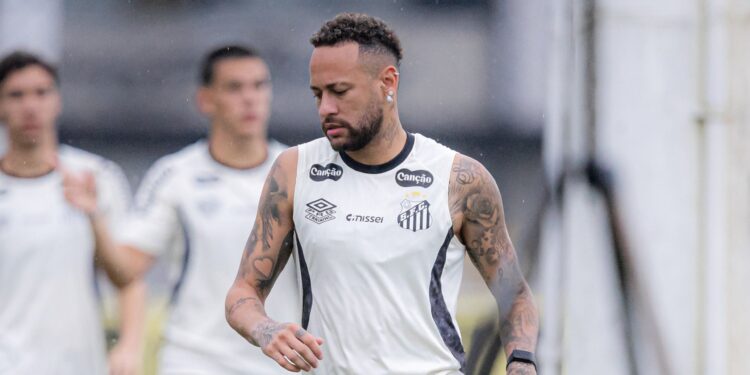 Neymar durante treino do Santos antes do clássico contra o São Paulo pelo Brasileirão