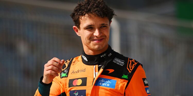 Lando Norris durante testes no Bahrein