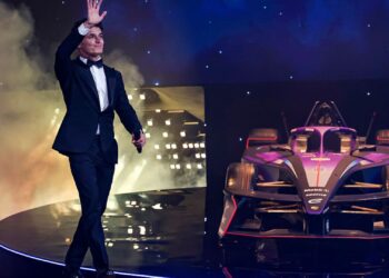 Lando Norris durante evento da FIA no fim de 2025