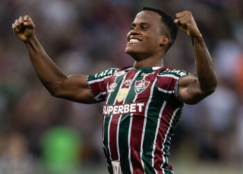 Jhon Arias comemorando gol contra o Palmeiras em 2024