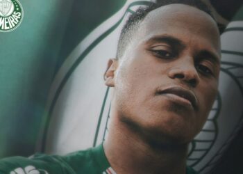Jhon Arias em anúncio do Palmeiras