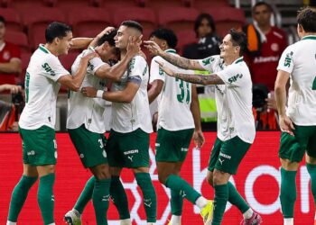 Jogadores do Palmeiras comemorando gol