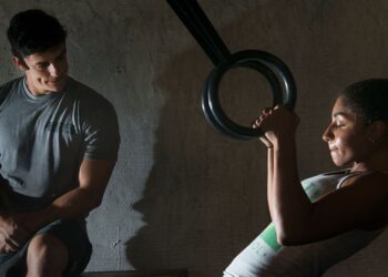 Homem e mulher durante treino