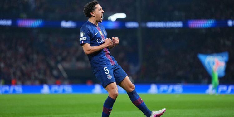 Marquinhos comemorando gol pelo PSG