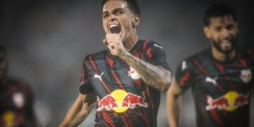 Gustavinho comemorando gol do RB Bragantino