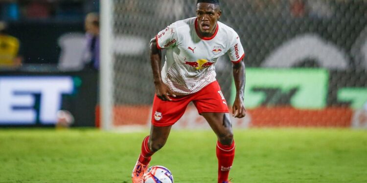 Gustavo Marques durante jogo do RB Bragantino contra o São Paulo