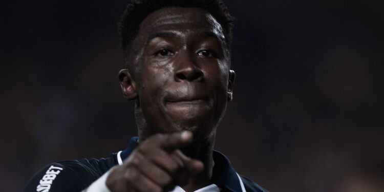 João Pedro, do Remo, comemorando gol