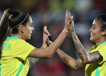 Jogadoras da Seleção Brasileira feminina comemorando