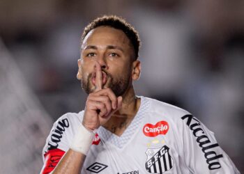 Neymar pediu silêncio para os vascaínos e irritou Thiago Mendes